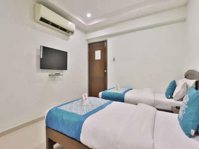 OYO 11007 Hotel Amity