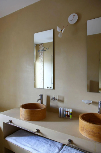 Seleni Suites
