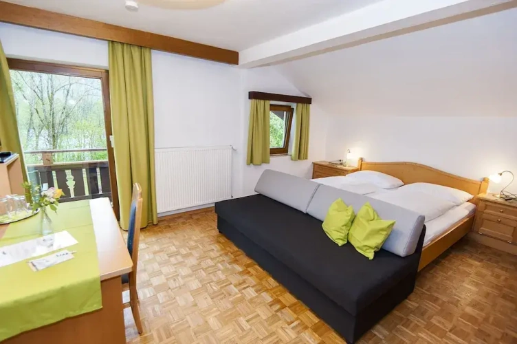 Standard Triple room with balcony