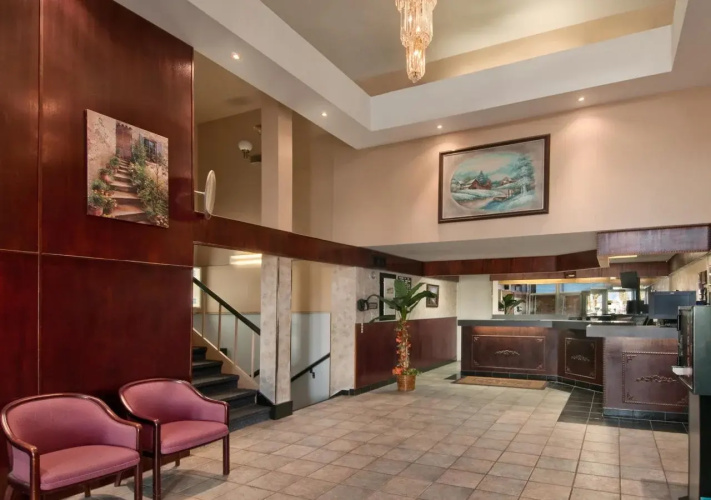 Canadiana Motor Inn