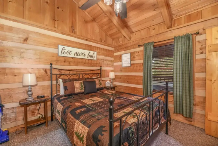 View Cozy Private Fireplace Hot Tub