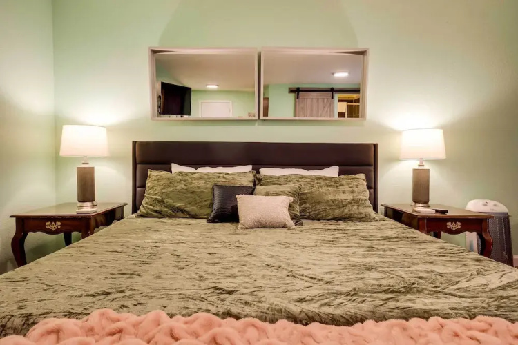 Soothing Studio w/ Lush Views: 2 Mi to Beach!