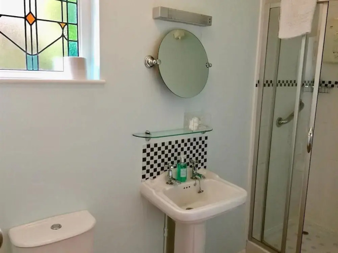Derrin Guest House