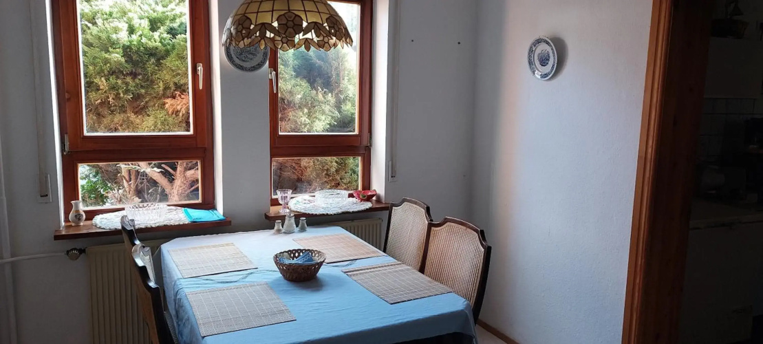 EG-Zimmer mit Bad und Terrasse