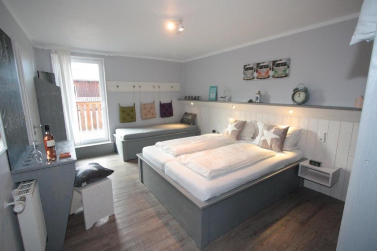Standard Triple room with balcony