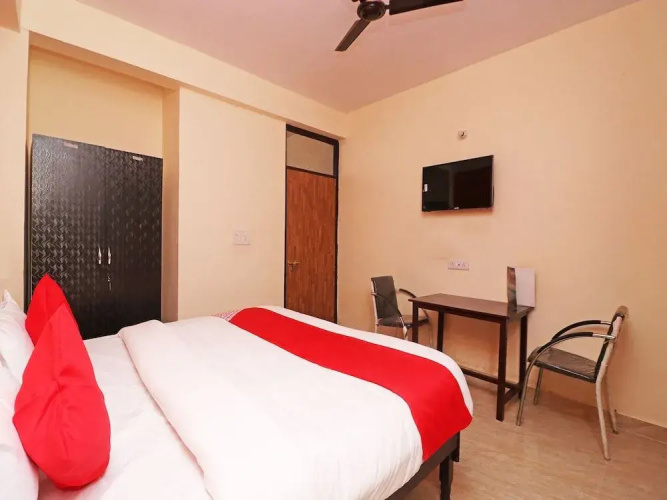OYO 28366 Ram & Sons Residency