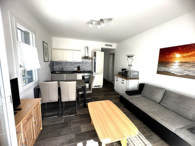 2 Bedrooms Villa with balcony