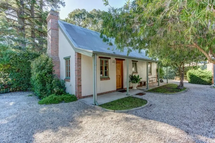 2 Bedrooms Cottage