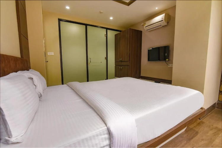 Fabhotel Eros 282