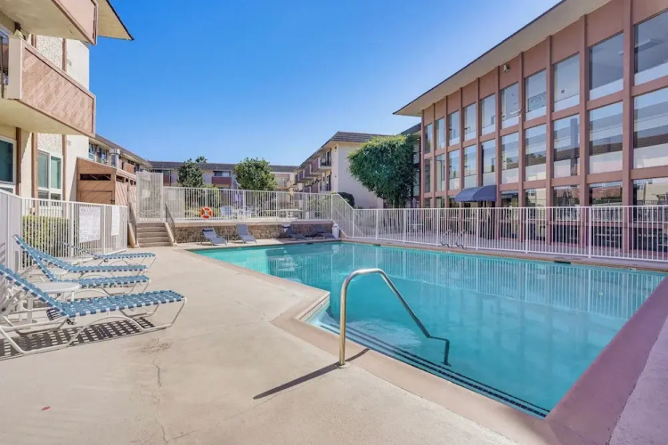 Steps to Csulb: Cozy Condo w/ Pool Access!