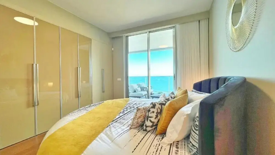 Lux Apartment first row