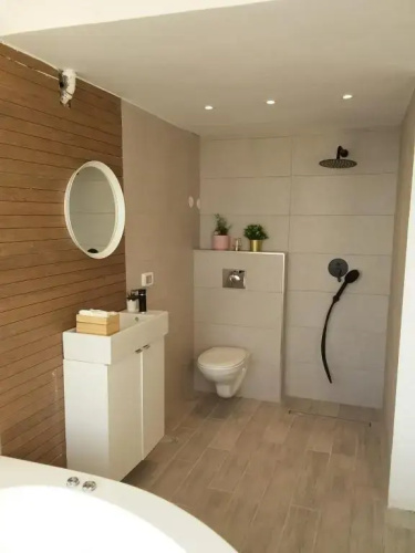 lakeview apartment