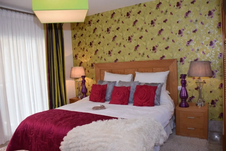 2 Bedrooms Apartment