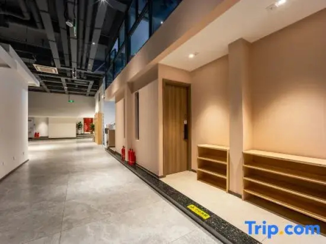 TATATA Youth Hostel