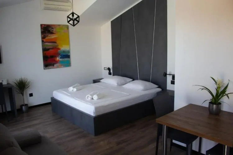 Deluxe Studio
