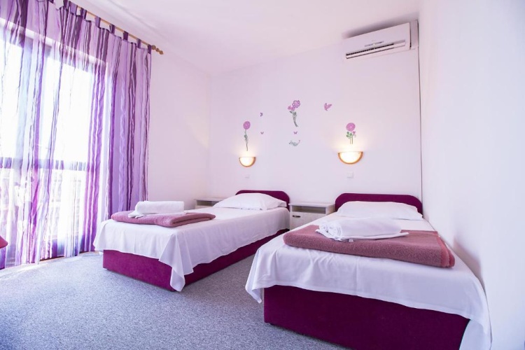 Standard Twin room with balcony