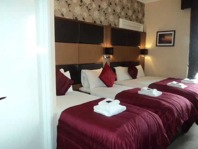 Standard Triple room