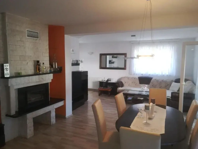 3 Bedrooms Apartment