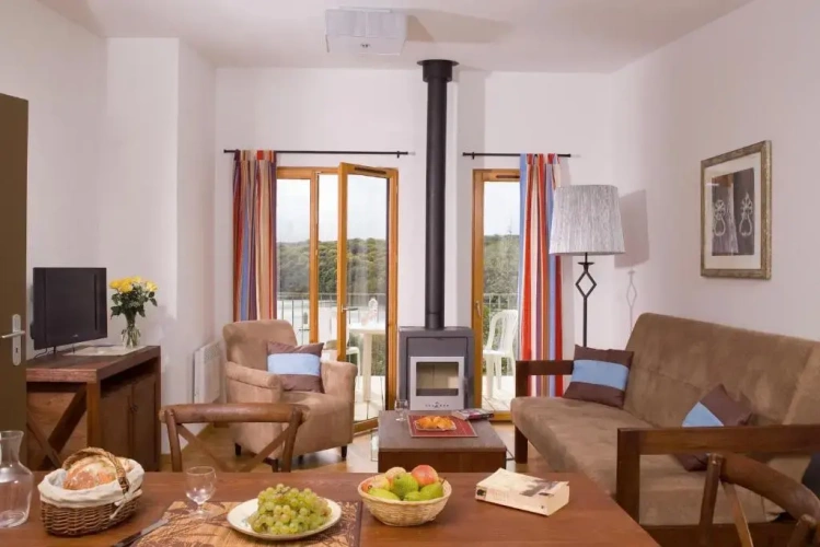 2 Bedrooms Apartment
