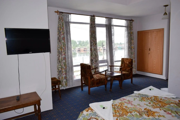Deluxe Double room with lake view