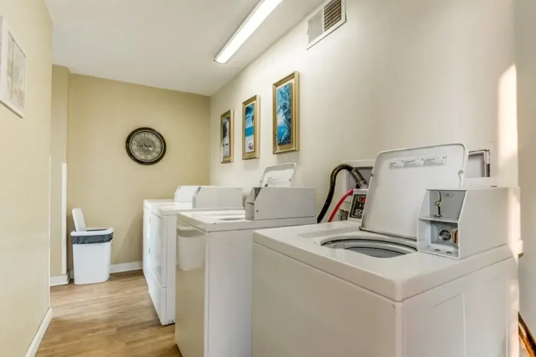 Private 3BR's at Palms by Hosteeva