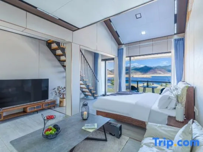 Standard Duplex room with view