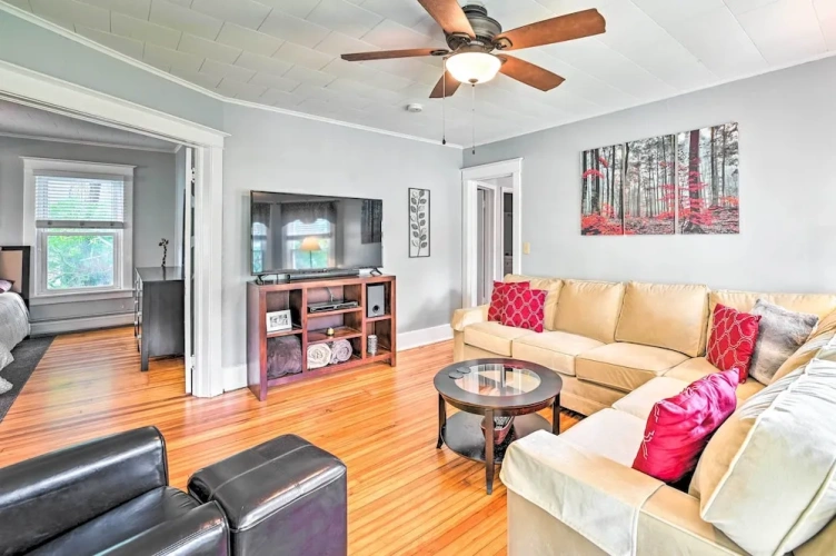2 Bedrooms Apartment