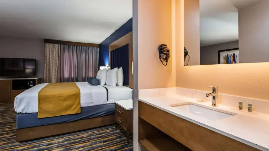 Magnuson Hotel & Suites Lansing