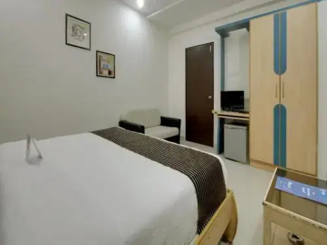 OYO 6139 Hotel Dwarka Residency