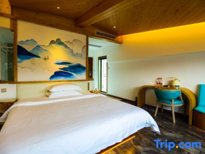 Standard room with courtyard view