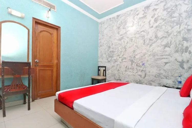 OYO 27012 Hotel Sk Residency