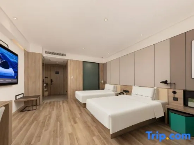 Standard Double room with street view