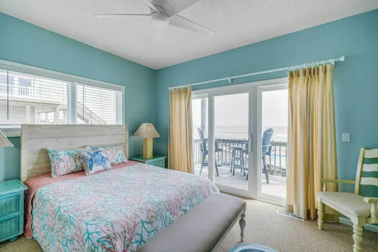 Grand Seaside Escape w/ Direct Beach Access!