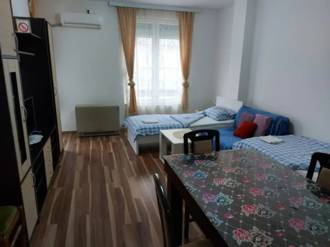 Adam' s Apartment 3