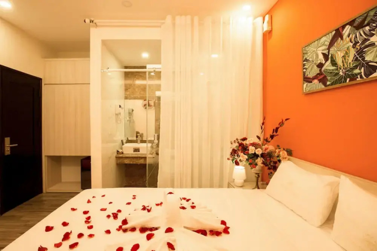 Golden hotel