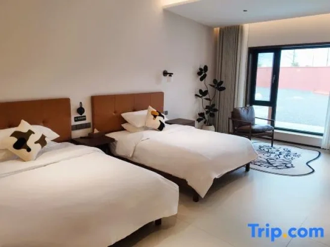 Standard Twin room with courtyard view