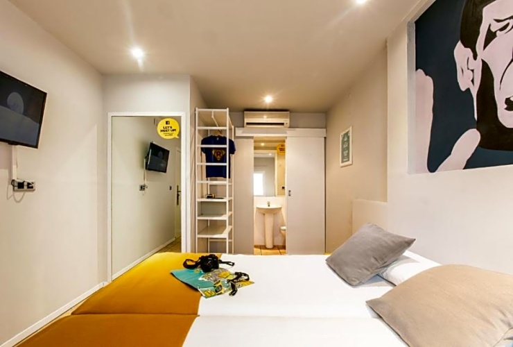 Standard Twin room with balcony