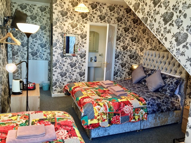 Standard Triple room