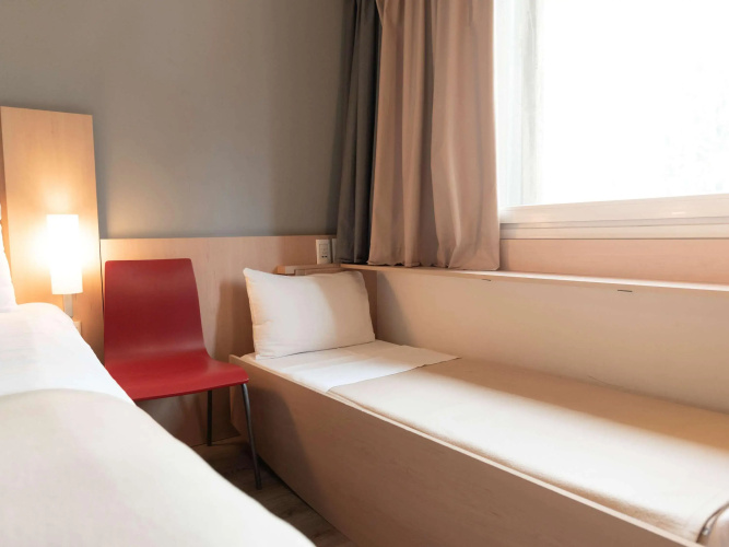 Ibis Pilar