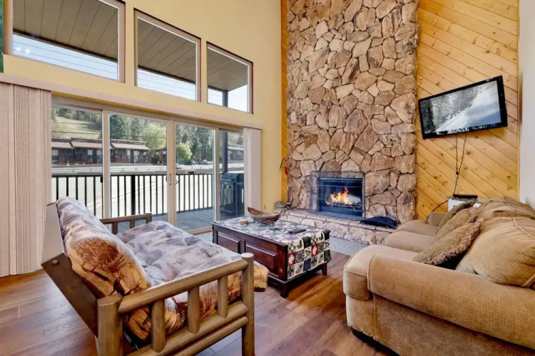 Summit Backyard C by Big Bear Vacations