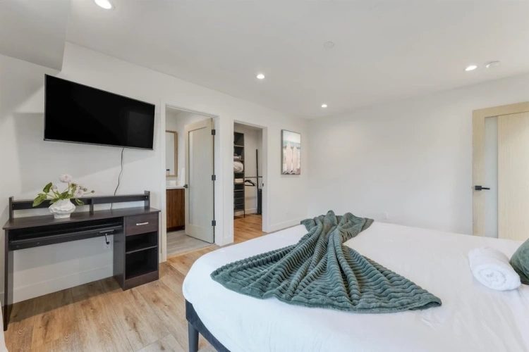3 Bedrooms Superior Apartment with city view