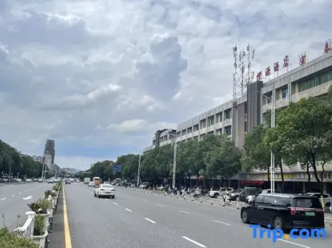 Xinfeng Orange Source Hotel