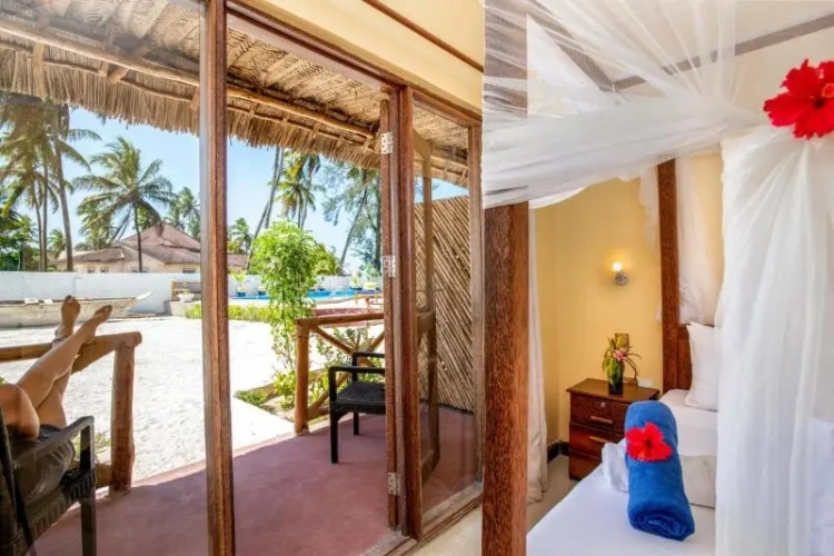 Deluxe Triple room with pool view