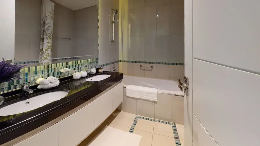SuperHost - Stylish Apartment With Full Marina Views
