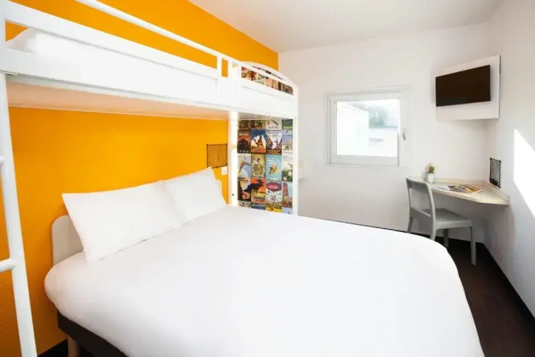 Triple room
