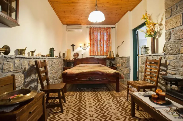 Alexandros Pension