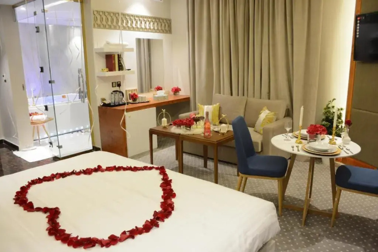 E1 Hotel