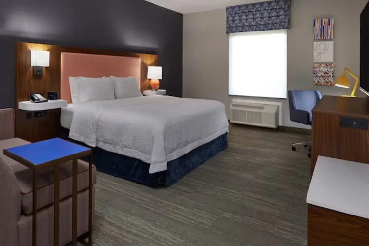 Hampton Inn & Suites by Hilton Montreal-Dorval