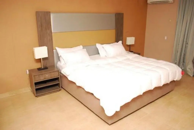 Valley Point Hotel & Suites