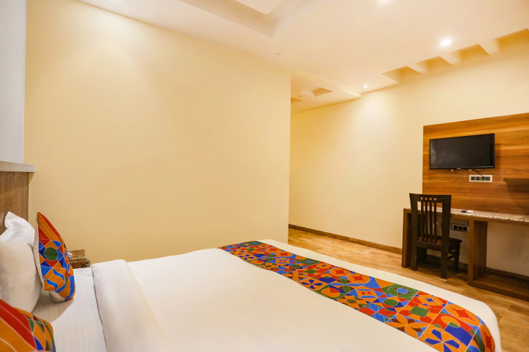 Fabhotel Royal Touch